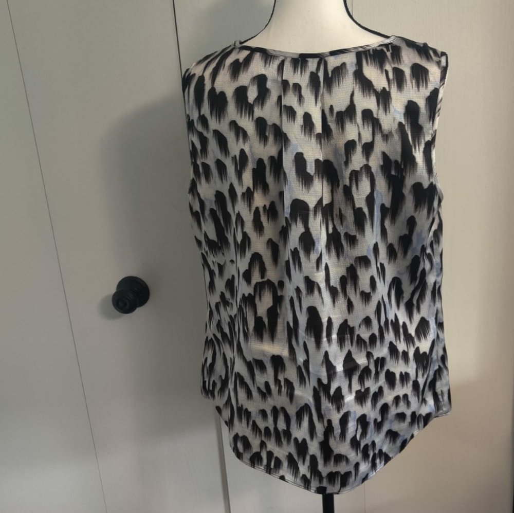 🍀Fashion bug top - Picture 2 of 3